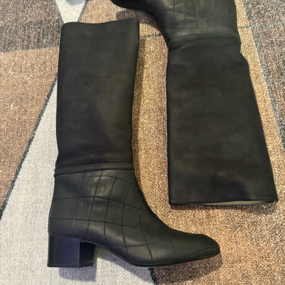 NEW NIB Chanel Quilted Heeled Boots 39